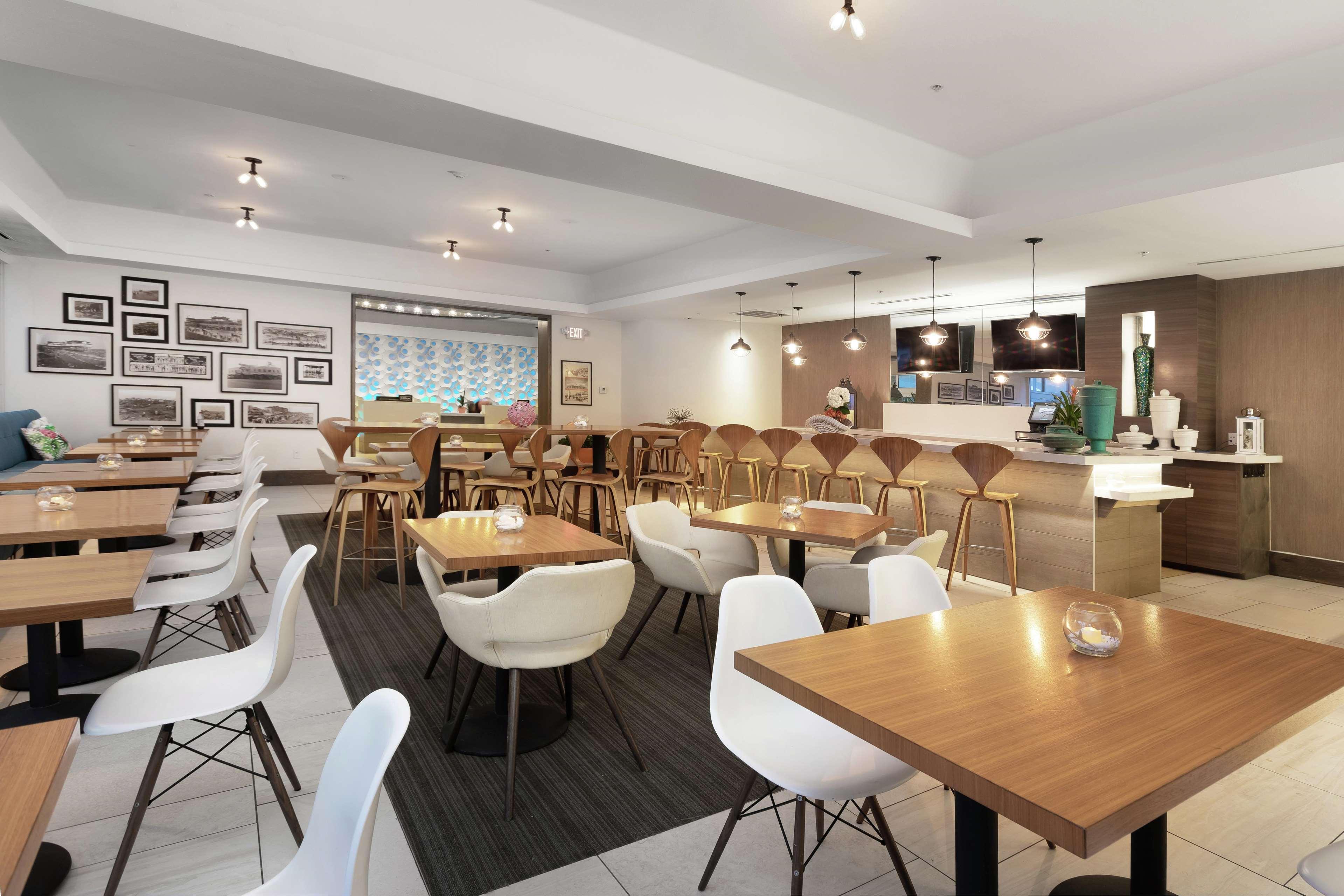 Doubletree By Hilton Galveston Beach Bagian luar foto
