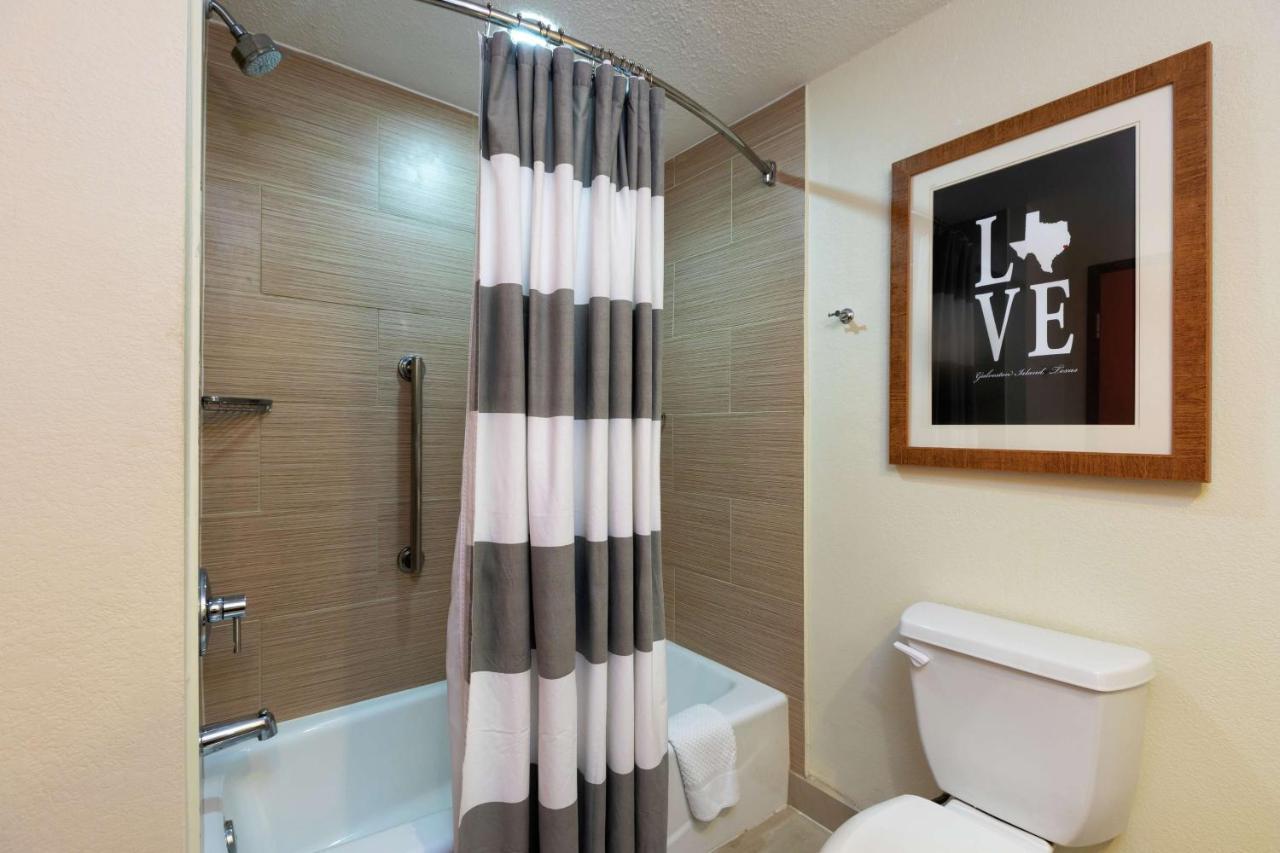 Doubletree By Hilton Galveston Beach Bagian luar foto