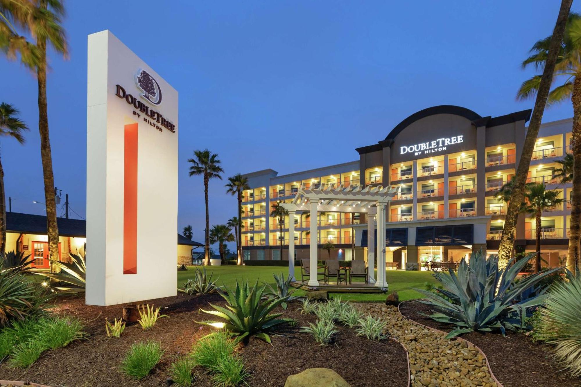 Doubletree By Hilton Galveston Beach Bagian luar foto